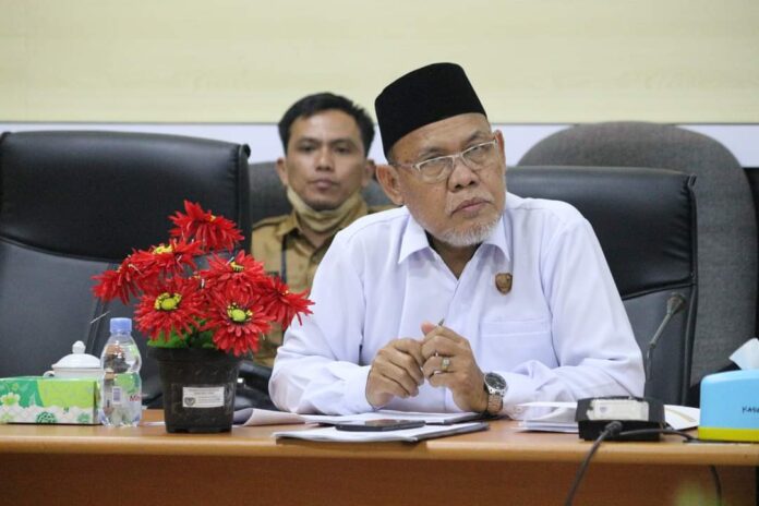 PARIPURNA : Anggota DPRD Kabupaten Seruyan, Argiansyah ketika mengikuti rapat paripurna,belum lama ini.