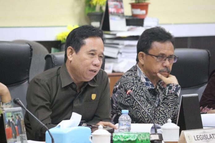 PENYAMPAIAN : Anggota DPRD Kabupaten Seruyan, Bejo Riyanto ketika melakukan penyampaian.