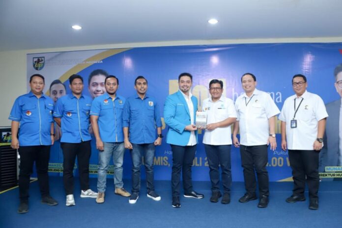 KERJASAMA: Direktur Hubungan Kelembagaan Jasa Raharja Munadi Herlambang dan Ketua Umum Dewan Pengurus Pusat Komite Nasional Pemuda Indonesia (DPP KNPI), Muhammad Ryano Panjaitan, di Jakarta, Kamis (20/07/2023). (foto:ist)