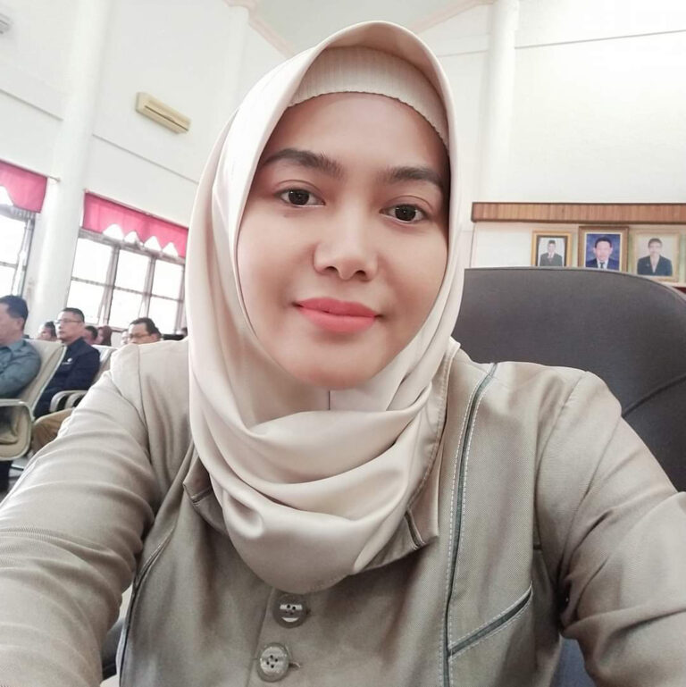 Masyarakat Kabupaten Barsel Antusias Menyambut HUT Ke-78 Kemerdekaan RI dengan Mengibarkan Bendera Merah Putih