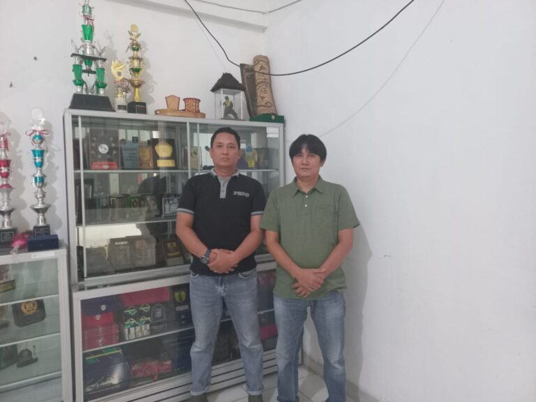 Ketua PW Iwo Kalteng, Deni Liwan dan Divisi Humas PW IWO Kalteng, Amar Iswani, S.P