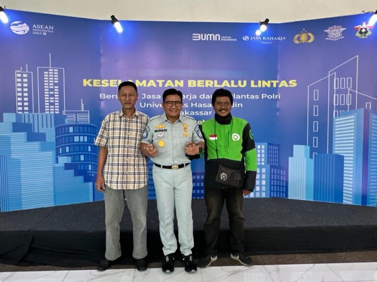 KOLABORASI : Direktur Hubungan Kelembagaan Jasa Raharja, Munadi terlihat semangat berkolaborasi, di Makassar, Kamis (19/10/2023). (foto:jasa Raharja)