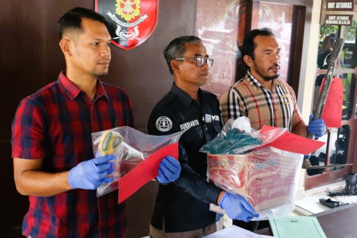 onferensi pers Mapolresta Palangka Raya, Jalan Tjilik Riwut Km. 3,5, Kota Palangka Raya, dipimpin oleh Kasatreskrim, Kompol Ronny M. Nababan didampingi Kasihumas dan Kanit Jatanras, Kamis (14/12/2023)