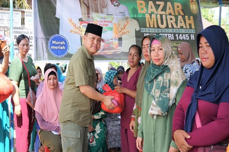 Pemkab Barsel Gelar Pasar Murah di Desa Kalahien 