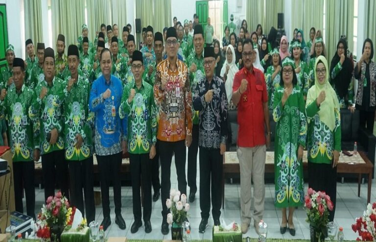 Pj. Bupati Barito Selatan Serahkan Bantuan Alat Kalibrasi Arah Kiblat