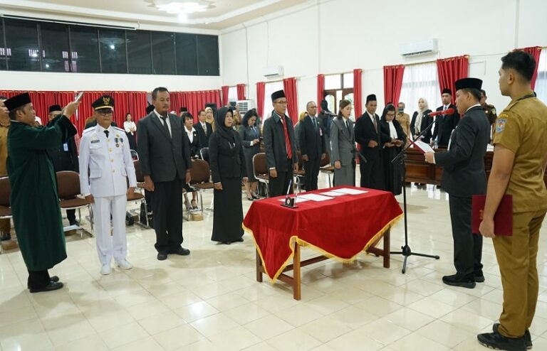 Pj Bupati Barsel lantik 6 pejabat di lingkup Pemkab Barsel