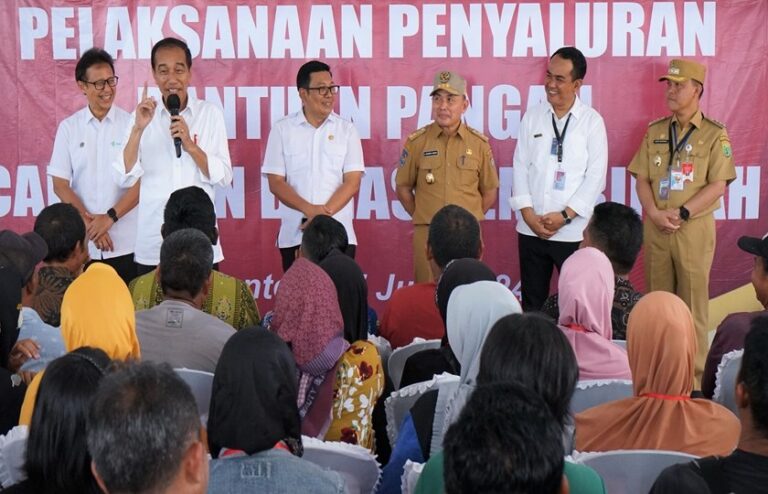 Presiden Jokowi Disambut Antusias Masyarakat Barito Selatan