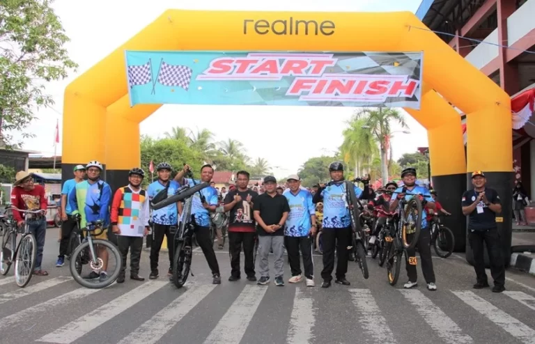 Antusiasme Tinggi Pesepeda Meriahkan Fun Bike HUT RI ke-79 di Barsel