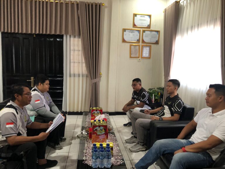 Rapat Bersama Jajaran Tata Usaha, Kalapas Sampit Tekankan Peningkatan Kinerja 