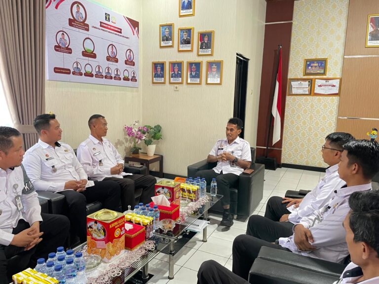 Kunjungan Kerja di Lapas Sampit, Kadivpas Kanwil Kemenkumham Kalteng Beri Arahan 