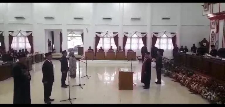 Ketua dan Wakil Ketua DPRD Barsel  Resmi Dilantik