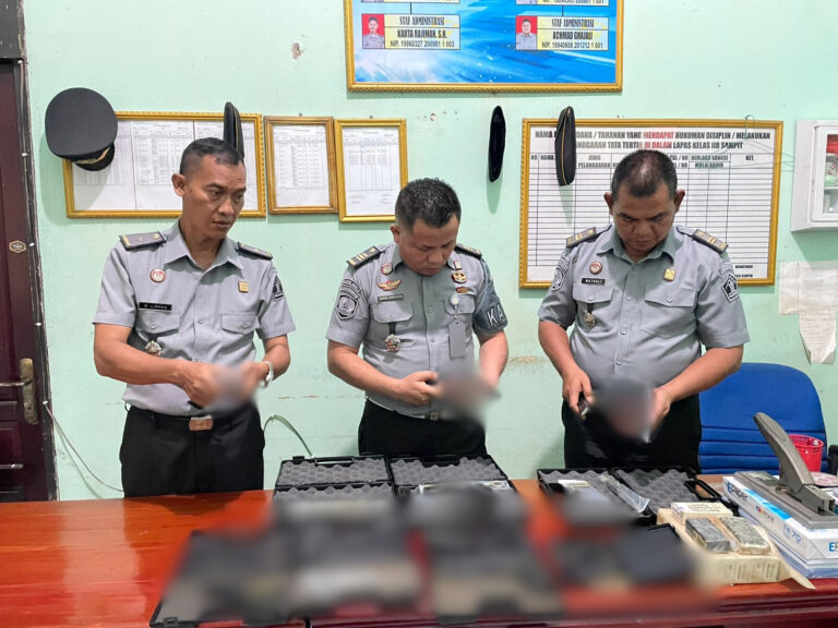 Petugas Lapas Sampit Pastikan Senjata Api dalam Kondisi Optimal