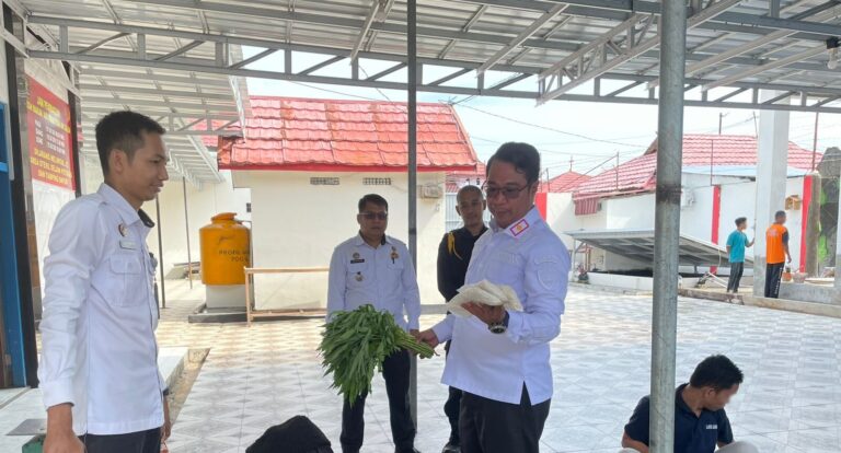 Kalapas Sampit Pastikan Standar Gizi  Pemberian Makanan Warga Binaan