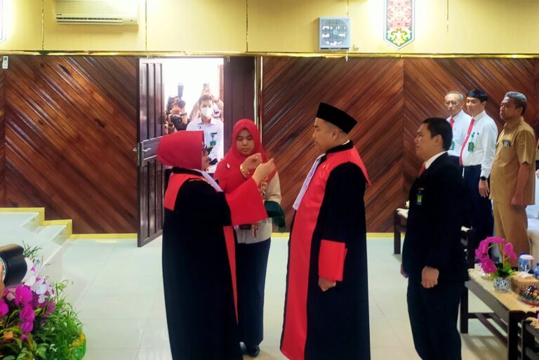 Muhammad Damis Resmi Jabat Wakil Ketua PT Palangka Raya Muhammad Damis Resmi Jabat Wakil Ketua PT Palangka Raya