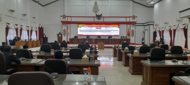 DPRD Barsel Sampaikan 14 Rekomendasi untuk Perbaikan Kinerja Pemkab Lewat LKPJ 2024