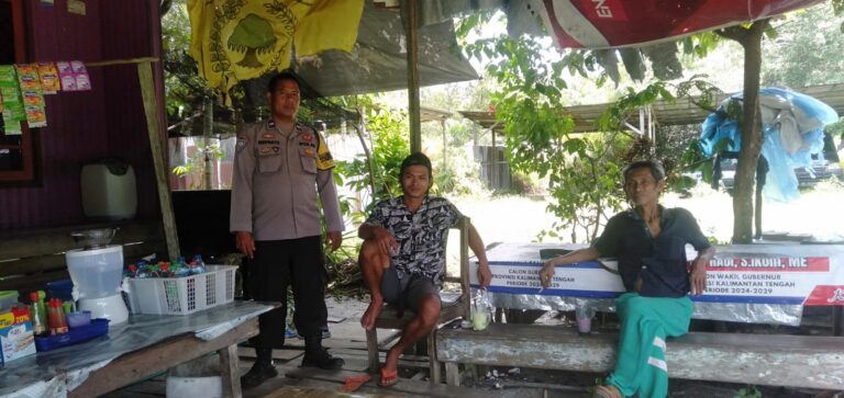 Bhabinkamtibmas Petuk Barunai Sosialisasikan Layanan Call Center 110 Polri