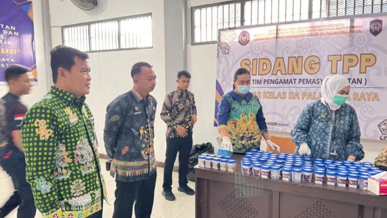 Wujudkan Lapas Bersih Narkoba, Pegawai dan Warga Binaan Lapas Palangka Raya Jalani Tes Urine