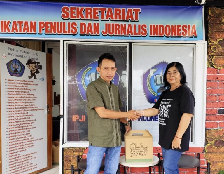IPJI Kalteng Tebar Kepedulian, Bagikan Parcel Jelang Lebaran IPJI Kalteng Tebar Kepedulian, Bagikan Parcel Jelang Lebaran