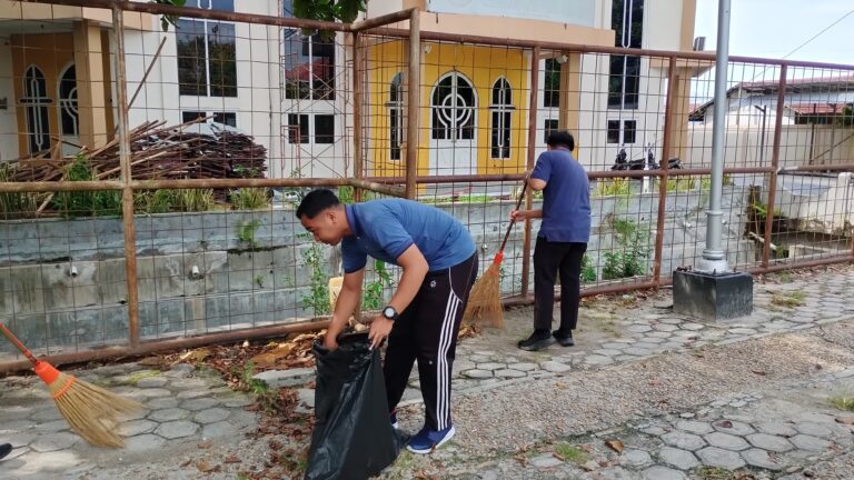 Kanwil Ditjenpas Kalteng Bersihkan Rumah Ibadah, Perkuat Toleransi di HBP ke-62