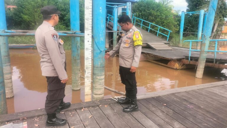 Monitor Debit Air Sungai Rungan, Polsek Bukit Batu Imbau Warga Waspada Banjir