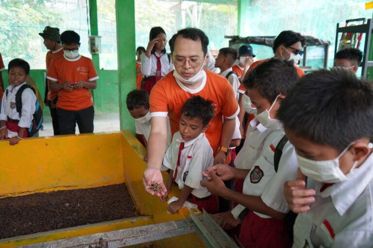 Peringati Hari Lingkungan Hidup, ABB Ajak Siswa Belajar Kelola Sampah dan Konservasi Alam