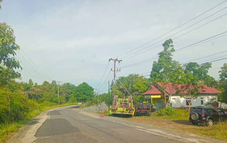 Proyek Preservasi Jalan Kalahien–Buntok–Ampah Rp40,79 Miliar Disorot